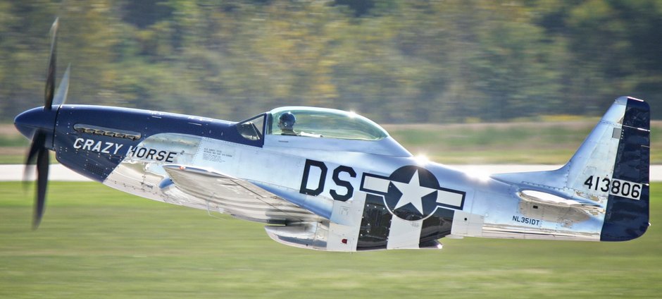 Lee Lauderback flying in TF-51 Mustang "Crazy Horse²"